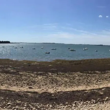 Meuble Sur L'ile De Tascon A 300 M De La بيت للعطل