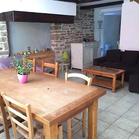 Meuble Sur L'ile De Tascon A 300 M De La
