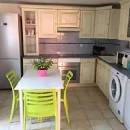 بيت للعطل Meuble Sur L'ile De Tascon A 300 M De La