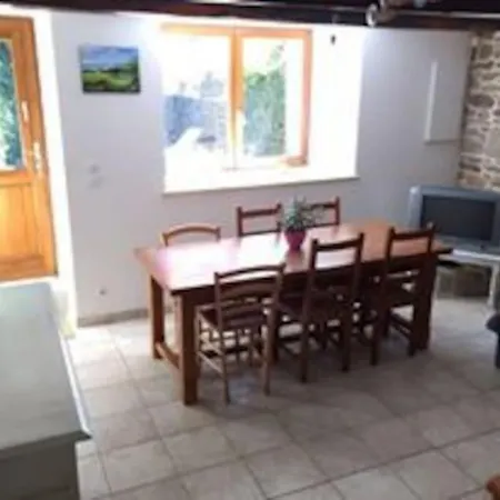 بيت للعطل Meuble Sur L'ile De Tascon A 300 M De La *