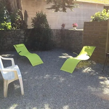 بيت للعطل Meuble Sur L'ile De Tascon A 300 M De La *